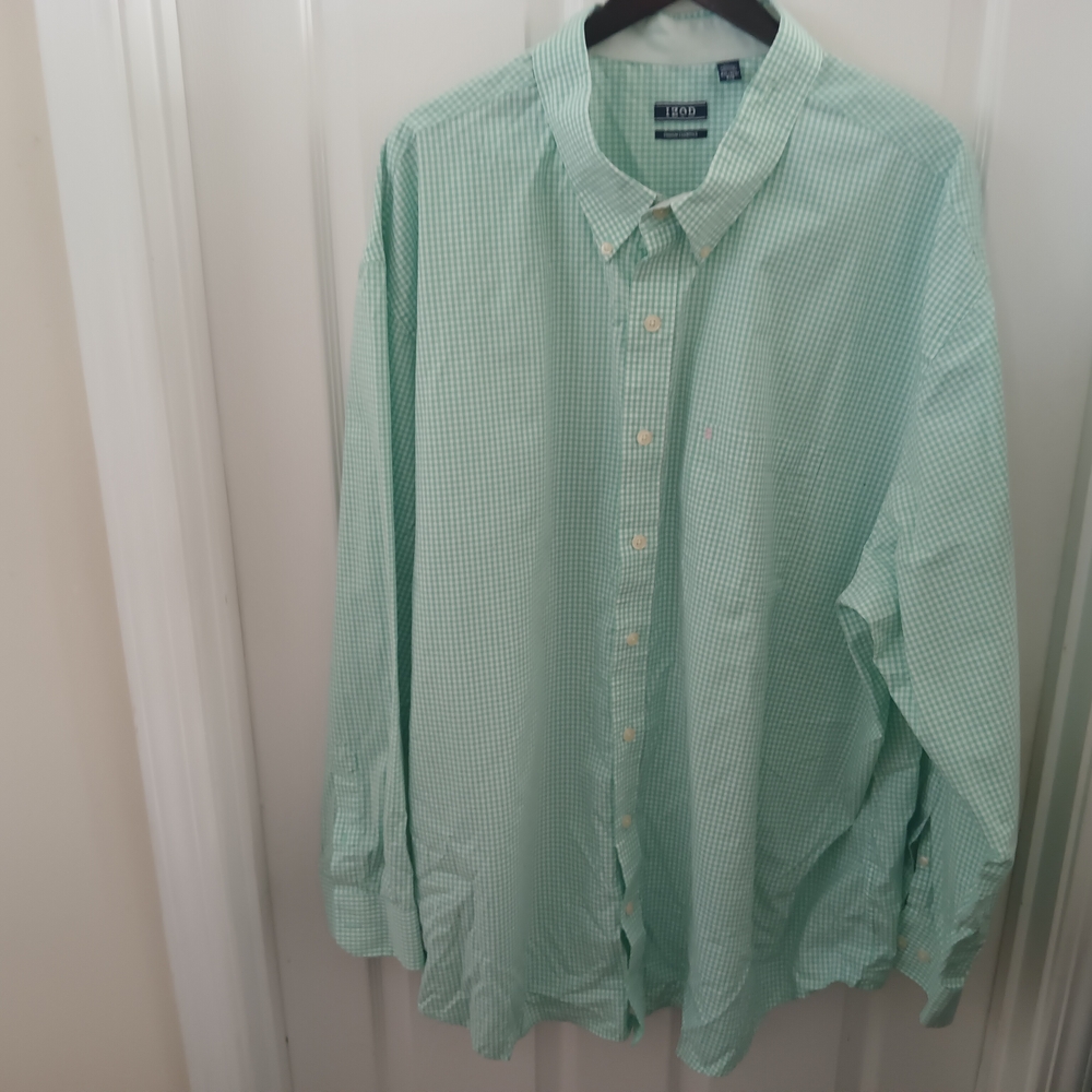 IZOD Men's Green Checkered Shirt